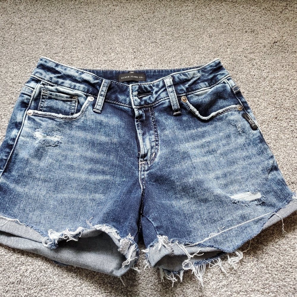 Silver Jeans Suki Mid-Rise Shorts 26W